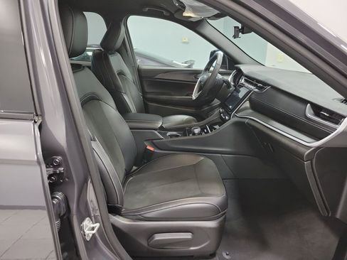 Used 2025 Jeep Grand Cherokee Altitude image 21