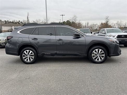 Used 2025 Subaru Outback Premium image 2
