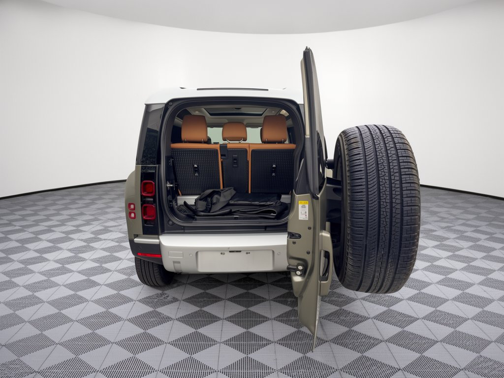 Used 2023 Land Rover Defender 90 SE AWD/4WD image 28