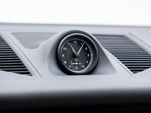 Certified 2025 Porsche Macan image 23