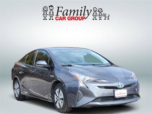 Used 2016 Toyota Prius Four image 2