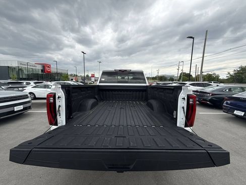 Used 2024 GMC Sierra 2500 Denali w/ Technology Package AWD/4WD image 23