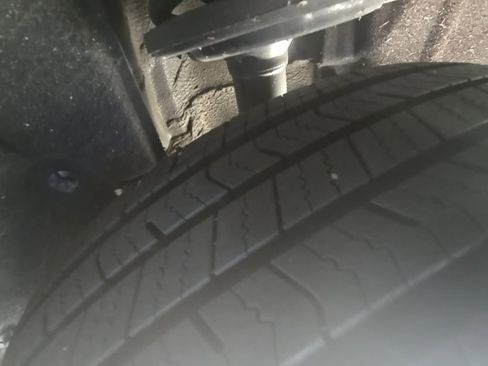 Used 2016 Toyota Camry LE image 9