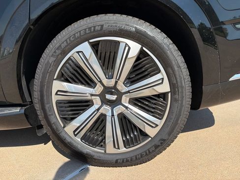 Used 2025 Cadillac Escalade IQ Luxury 2 AWD/4WD image 10