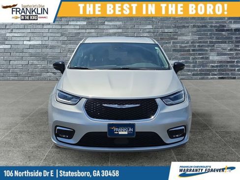 Used 2024 Chrysler Pacifica Touring-L FWD image 9
