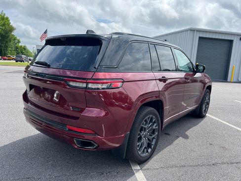 Used 2024 Jeep Grand Cherokee Summit AWD/4WD image 5