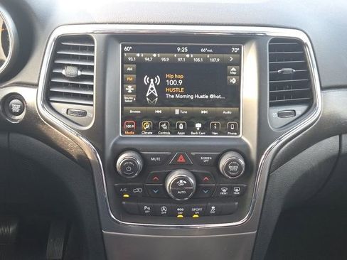 Used 2018 Jeep Grand Cherokee Altitude image 32