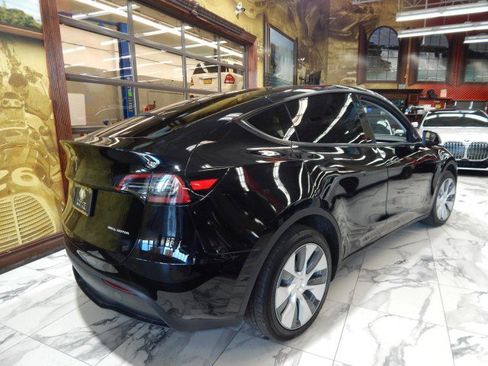 Used 2023 Tesla Model Y AWD image 5