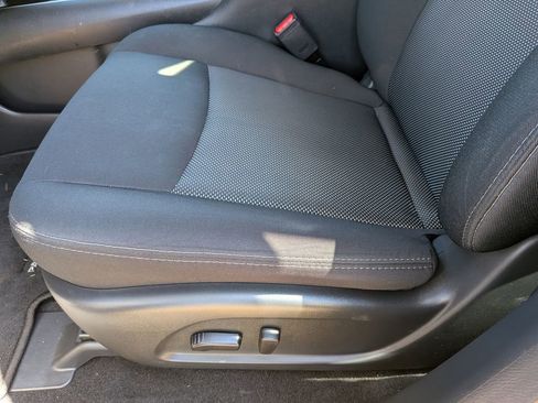 Used 2020 Nissan Pathfinder SV image 21