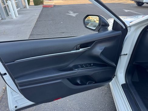 Used 2020 Toyota Camry SE FWD image 12