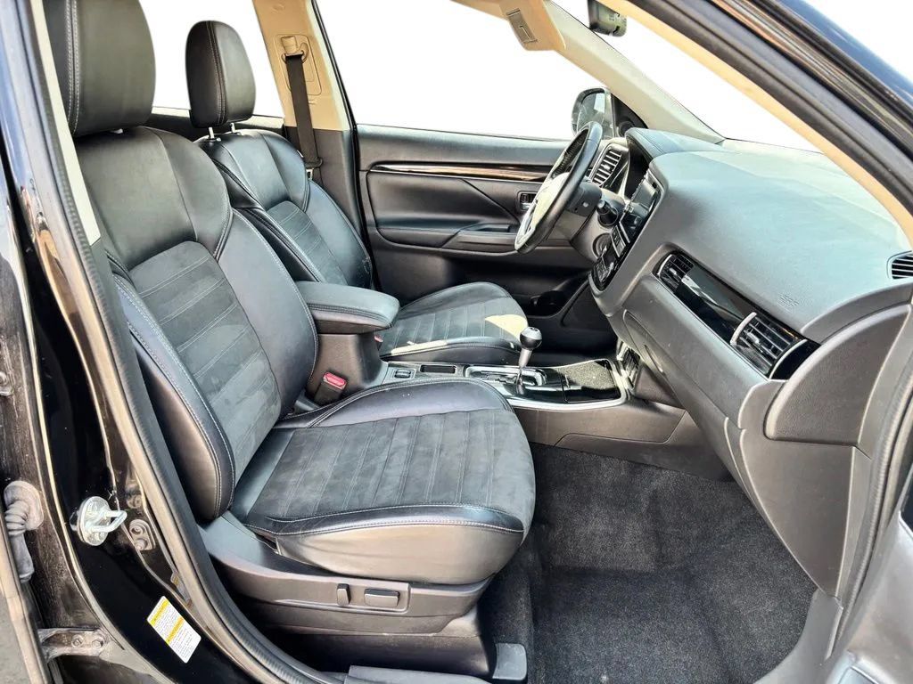 Used 2019 Mitsubishi Outlander FWD image 27