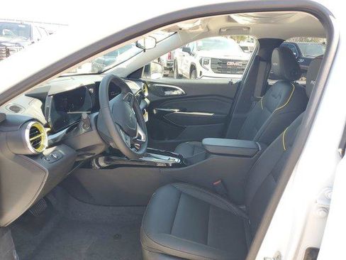 New 2026 Chevrolet Trax ACTIV w/ Sunroof Package FWD image 17