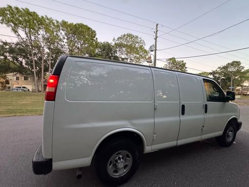 Used 2017 Chevrolet Express 2500 image 5