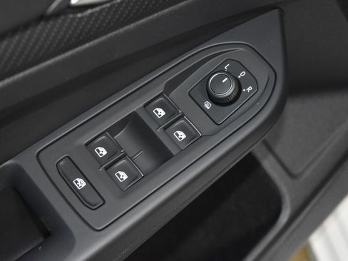 Certified 2023 Volkswagen Golf R image 5