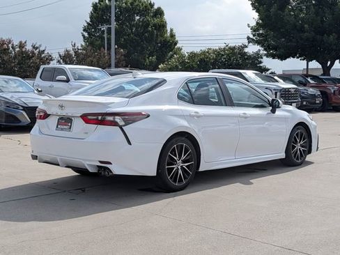 Used 2024 Toyota Camry SE FWD image 6