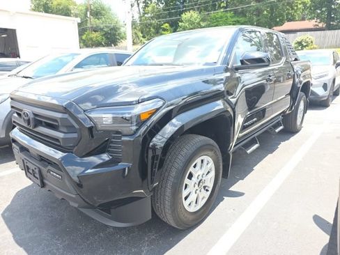 Used 2025 Toyota Tacoma SR5 RWD image 2