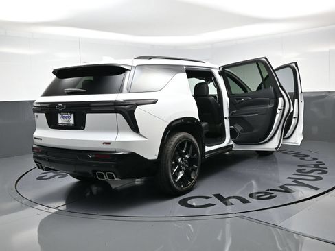 Used 2025 Chevrolet Traverse RS w/ LPO, Floor Liner Package FWD image 27