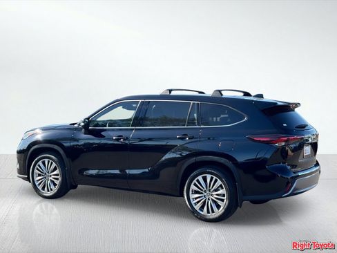 Certified 2025 Toyota Highlander Platinum AWD/4WD image 5