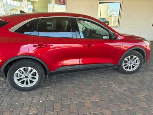 Used 2021 Ford Escape SE w/ Convenience Package FWD image 3