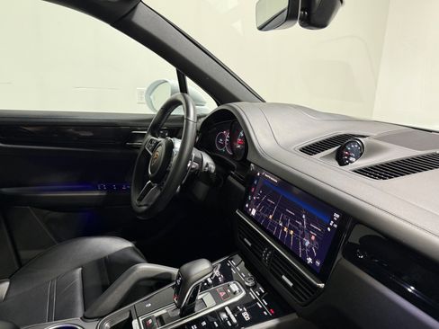 Used 2022 Porsche Cayenne image 52
