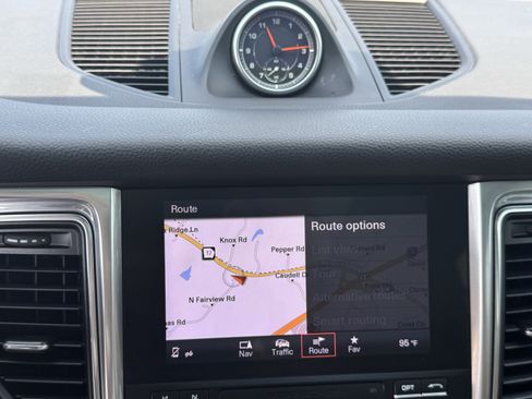 Used 2018 Porsche Macan AWD/4WD image 29
