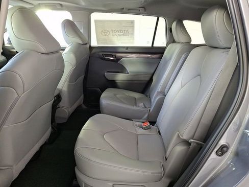 New 2026 Toyota Highlander Limited image 10