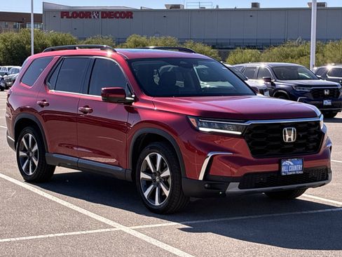 Certified 2025 Honda Pilot Touring image 8