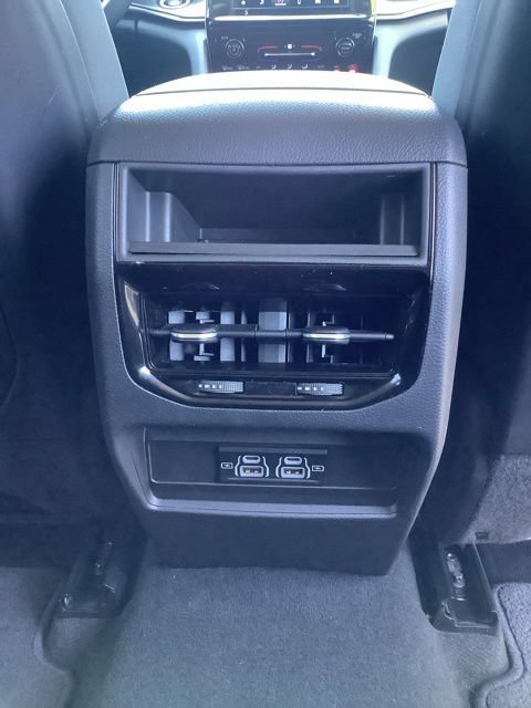 Used 2023 Jeep Grand Cherokee Laredo AWD/4WD image 21