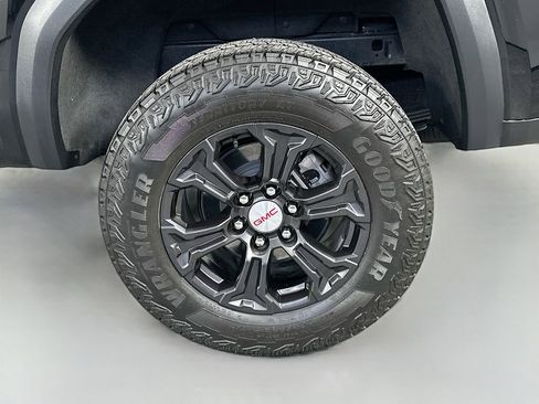 Used 2024 GMC Canyon Elevation w/ Elevation Premium Package RWD image 33