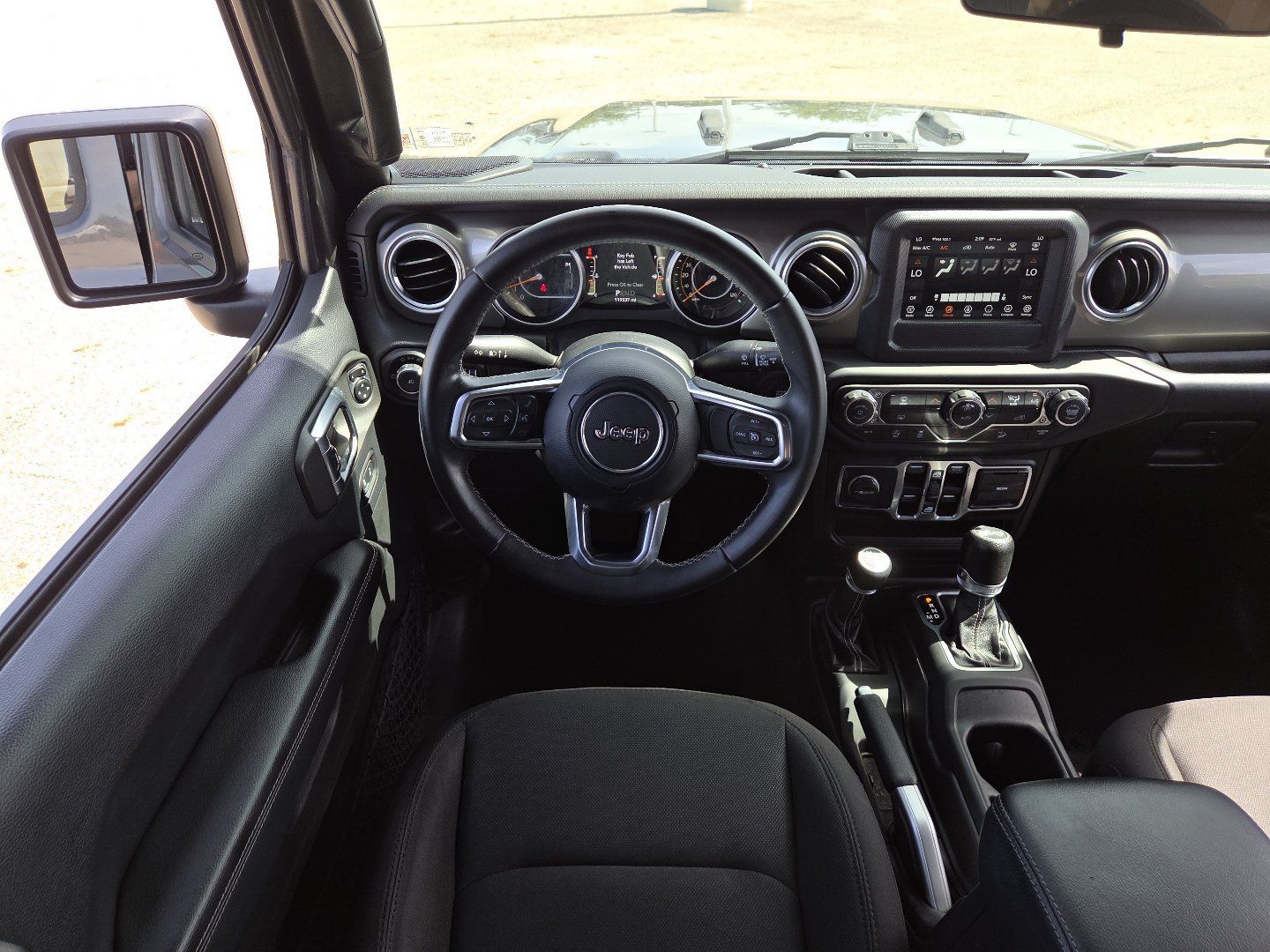 Used 2018 Jeep Wrangler Unlimited Sahara AWD/4WD image 22