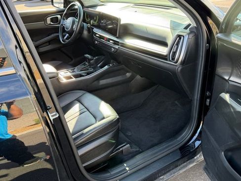 Used 2024 Kia Sorento S image 27