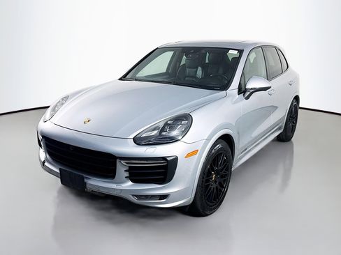 Used 2018 Porsche Cayenne GTS image 4