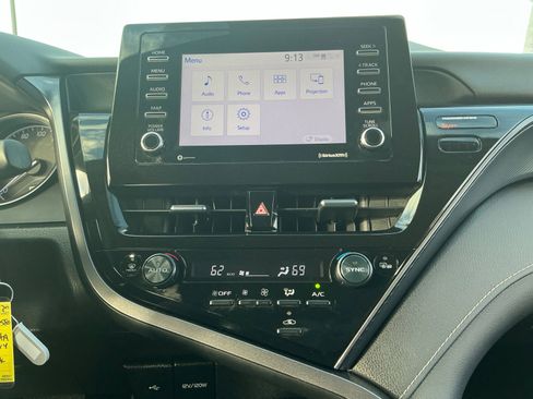 Used 2024 Toyota Camry SE image 12