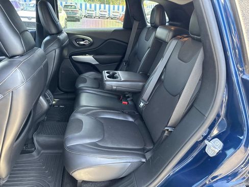 Used 2018 Jeep Cherokee Latitude Plus w/ Comfort/Convenience Group image 14