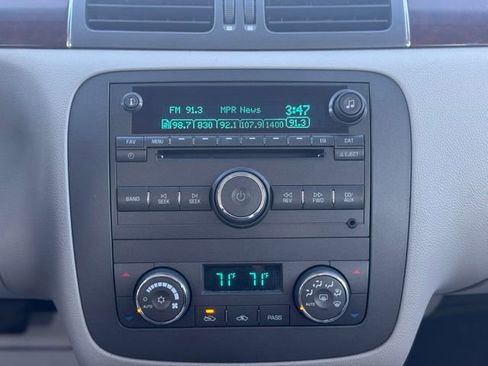 Used 2008 Buick Lucerne CXS image 19
