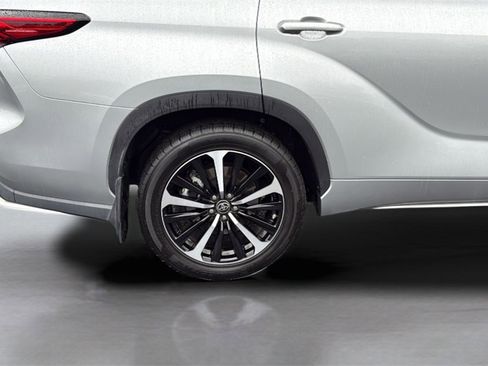 Used 2022 Toyota Highlander XSE image 17