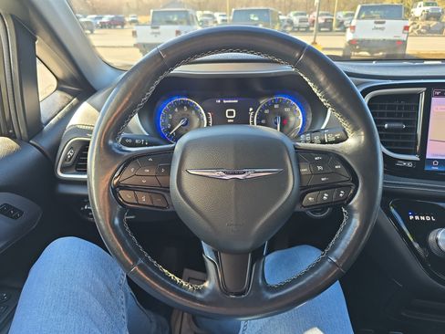 Used 2021 Chrysler Pacifica Touring-L w/ S Appearance Package image 20