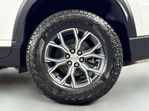 Used 2026 GMC Acadia AT4 image 34