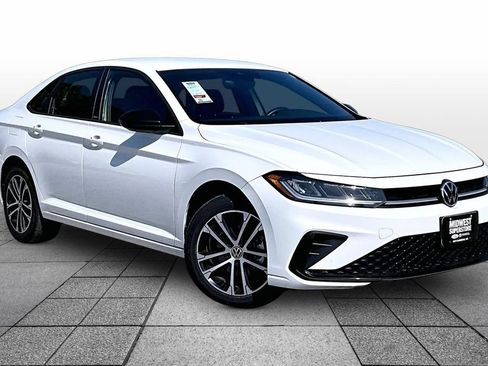 Used 2025 Volkswagen Jetta Sport FWD image 2