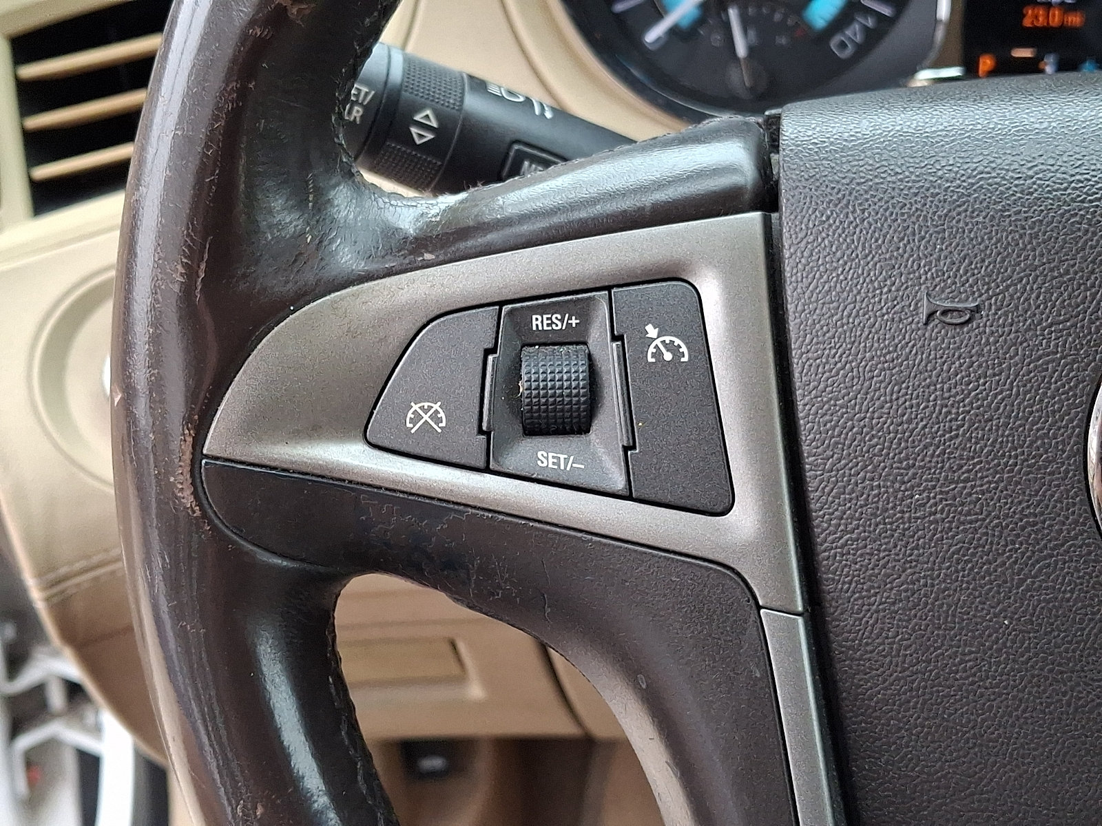 Used 2013 Buick LaCrosse Leather w/ Entertainment Package FWD image 18