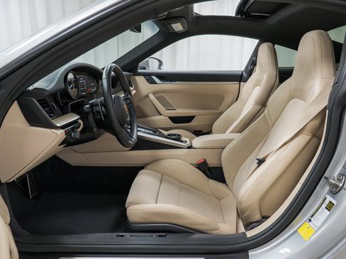 Certified 2022 Porsche 911 Turbo S image 18