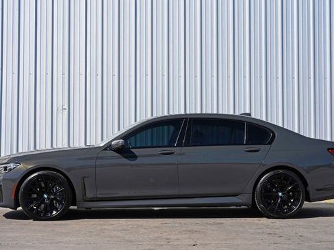 Used 2022 BMW 750i xDrive w/ M Sport Package image 9