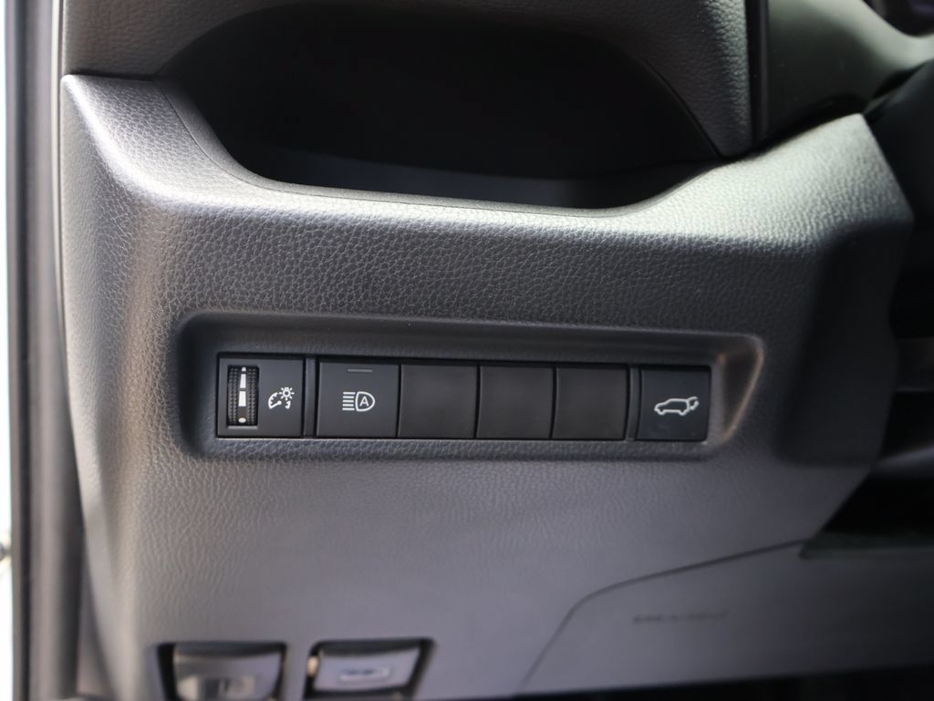 Used 2020 Toyota RAV4 XLE Premium FWD image 45