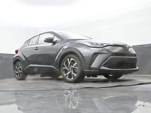 Used 2022 Toyota C-HR XLE FWD image 9