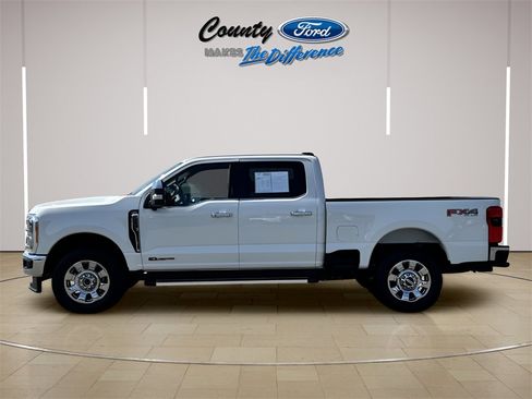 Used 2023 Ford F250 Lariat w/ Chrome Package image 3