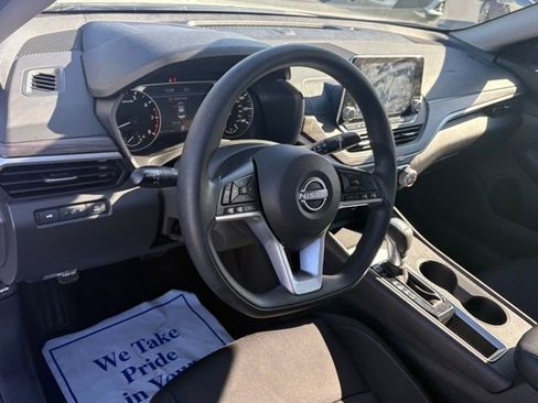 Used 2025 Nissan Altima 2.5 SV image 21