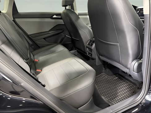 Used 2023 Volkswagen Taos SE w/ Panoramic Sunroof Package FWD image 33