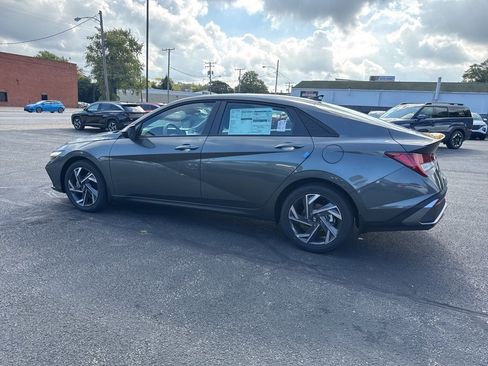 New 2025 Hyundai Elantra SEL image 4