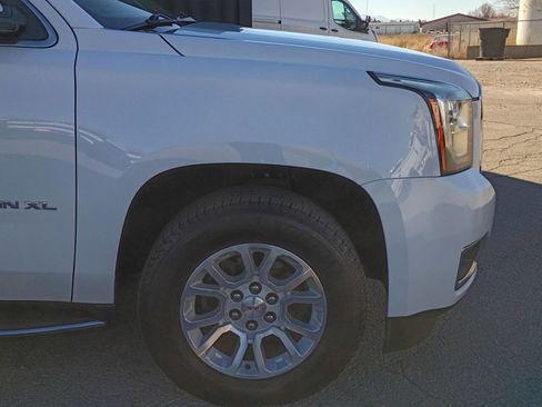Used 2019 GMC Yukon XL SLT w/ Open Road Package AWD/4WD image 4