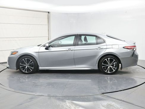 Used 2020 Toyota Camry SE FWD image 19
